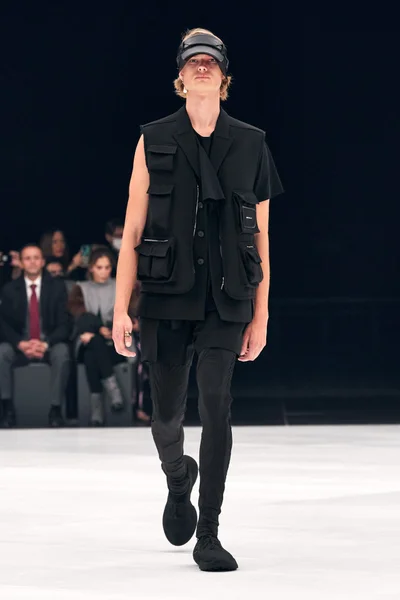 Look 4